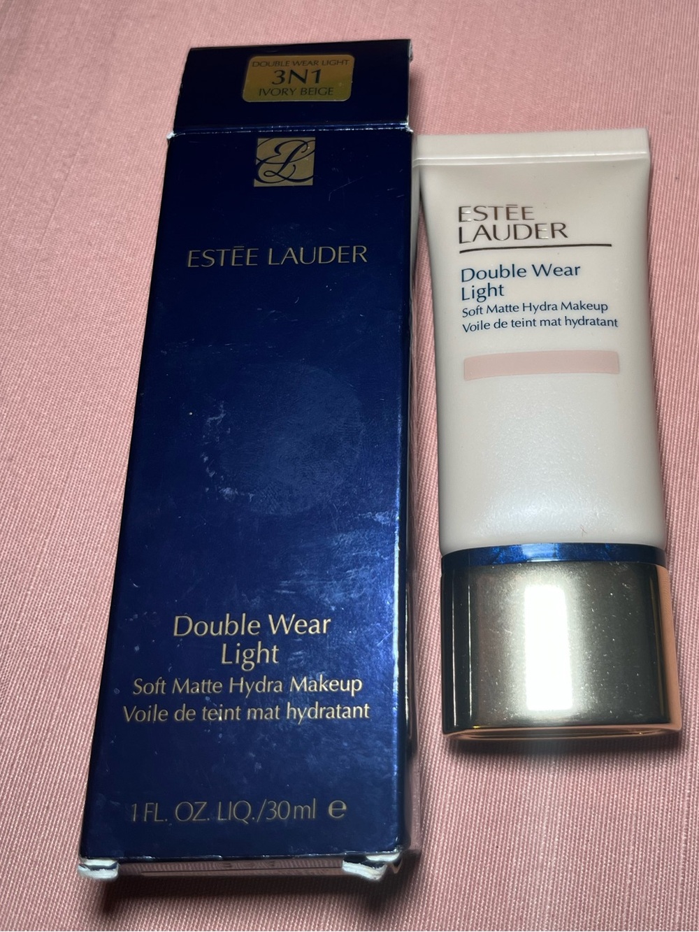 Estee Lauder Double Wear Light Foundation - 3N1 - Picture 4 of 9